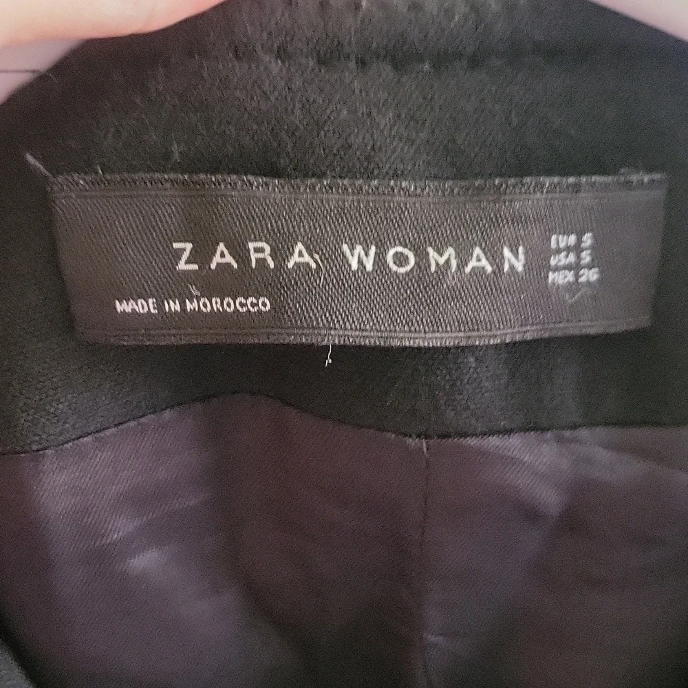 Zara Elegant Black Coat - Picture 4 of 6